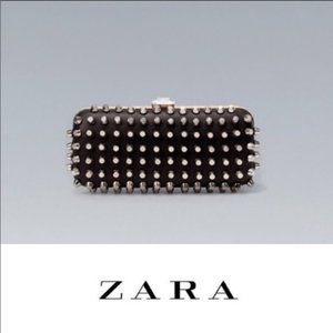 MOVING.Make offer today Zara Clutch